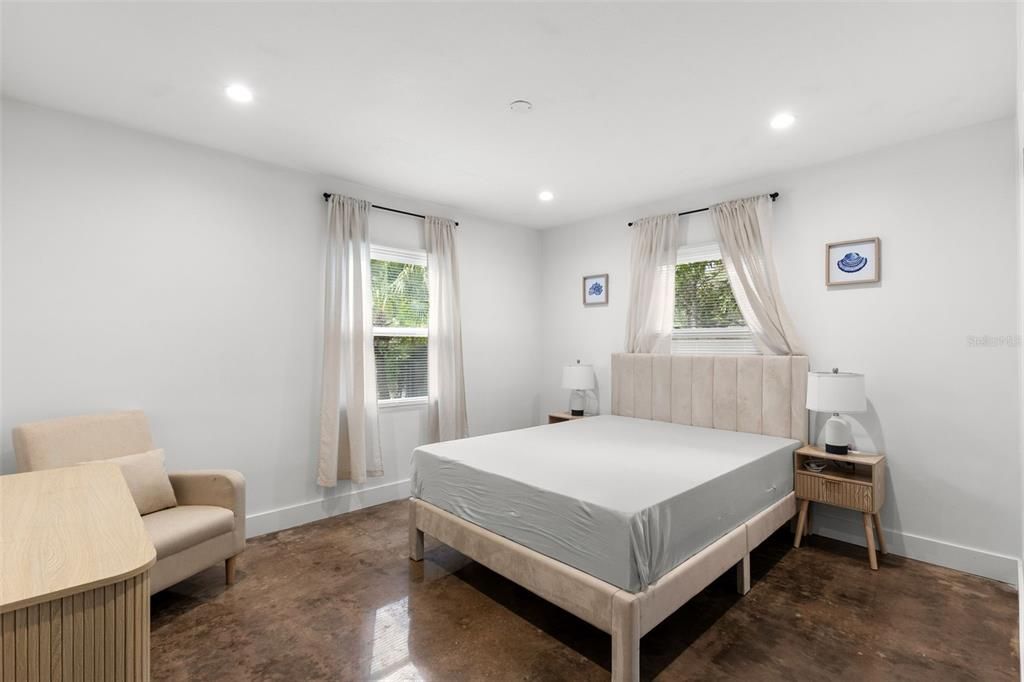 合同活跃: $2,150 (3 贝兹, 1 浴室, 1068 平方英尺)