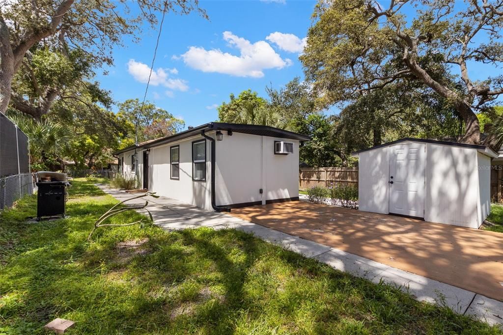 合同活跃: $2,150 (3 贝兹, 1 浴室, 1068 平方英尺)