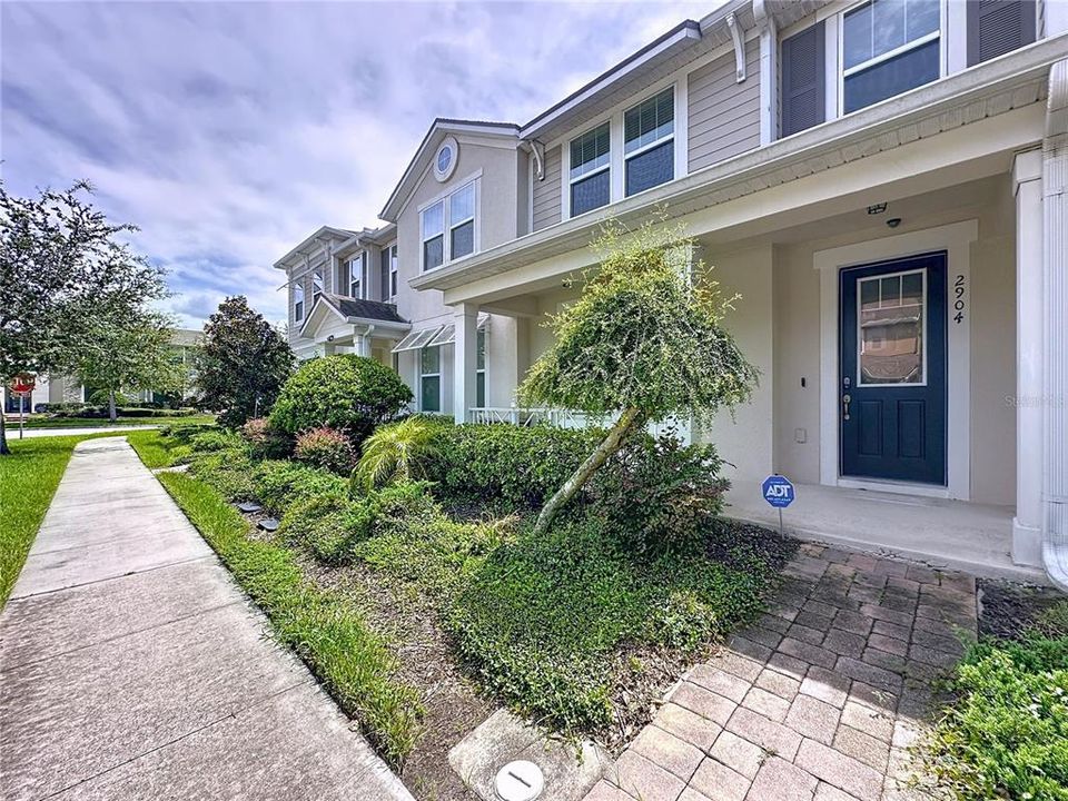 Activo con contrato: $2,299 (3 camas, 2 baños, 1528 Pies cuadrados)