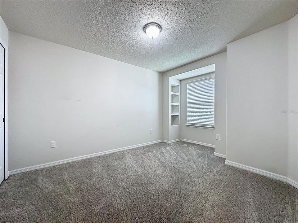 Activo con contrato: $2,299 (3 camas, 2 baños, 1528 Pies cuadrados)