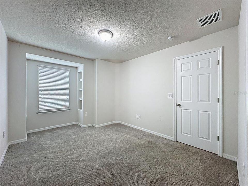 Activo con contrato: $2,299 (3 camas, 2 baños, 1528 Pies cuadrados)