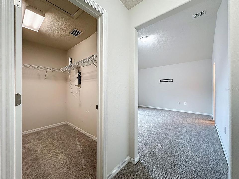 Activo con contrato: $2,299 (3 camas, 2 baños, 1528 Pies cuadrados)