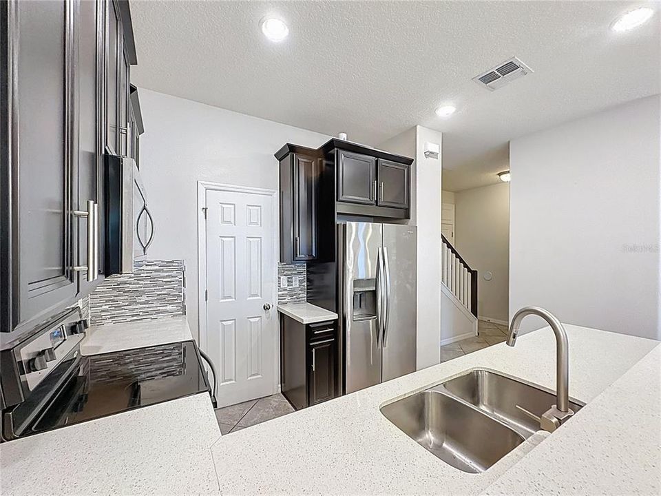 Activo con contrato: $2,299 (3 camas, 2 baños, 1528 Pies cuadrados)