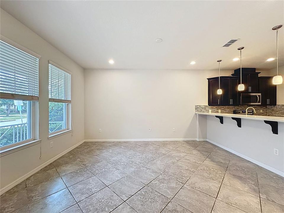 Activo con contrato: $2,299 (3 camas, 2 baños, 1528 Pies cuadrados)