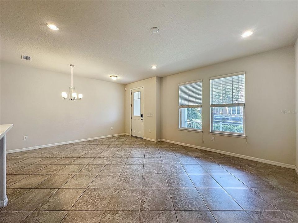 Activo con contrato: $2,299 (3 camas, 2 baños, 1528 Pies cuadrados)