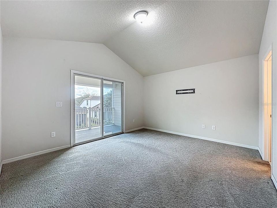 Activo con contrato: $2,299 (3 camas, 2 baños, 1528 Pies cuadrados)