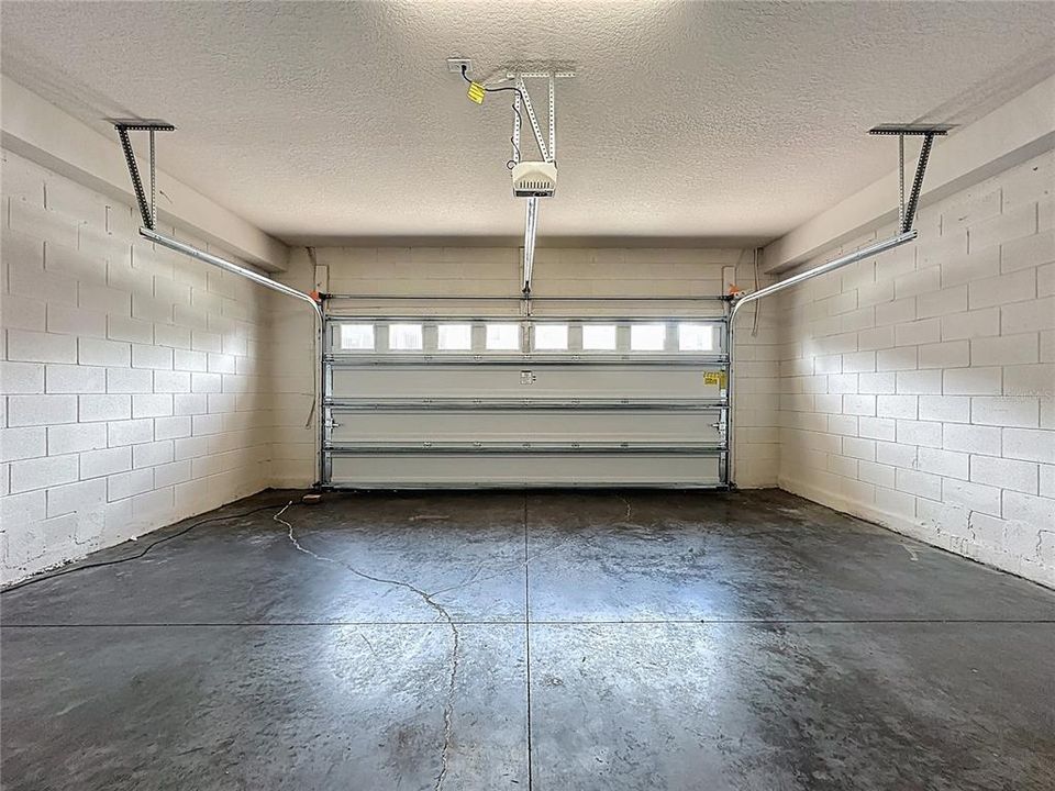 Activo con contrato: $2,299 (3 camas, 2 baños, 1528 Pies cuadrados)