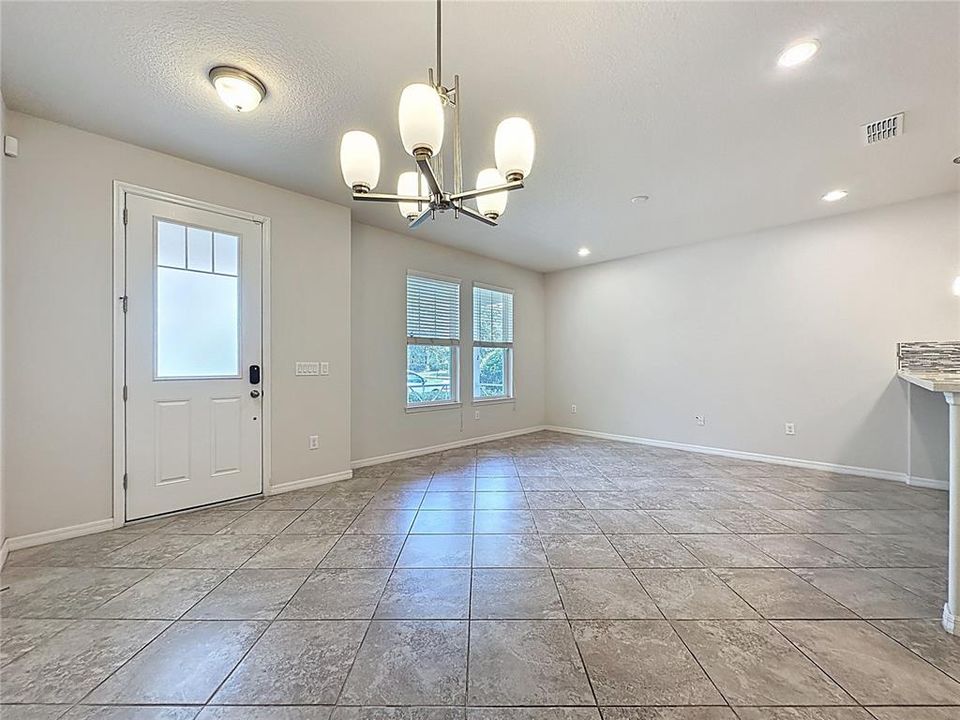 Activo con contrato: $2,299 (3 camas, 2 baños, 1528 Pies cuadrados)