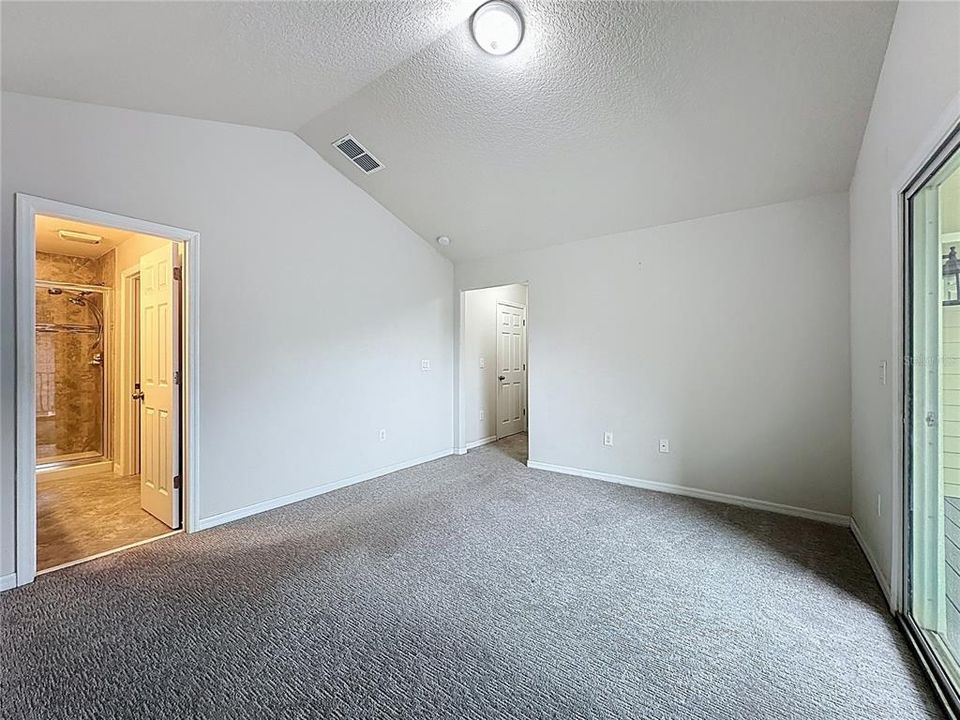 Activo con contrato: $2,299 (3 camas, 2 baños, 1528 Pies cuadrados)