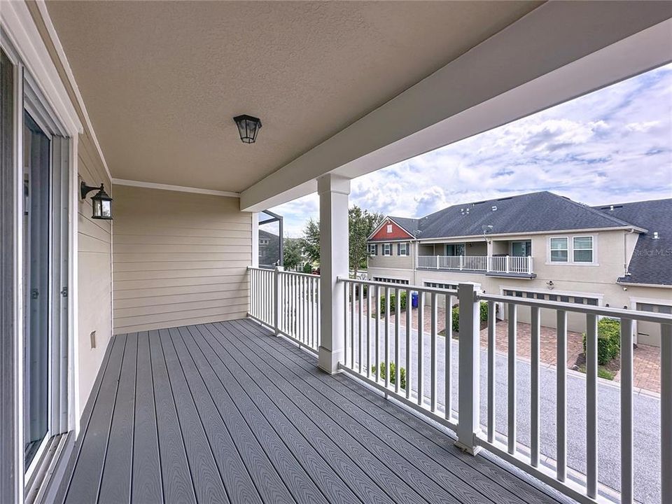 Activo con contrato: $2,299 (3 camas, 2 baños, 1528 Pies cuadrados)