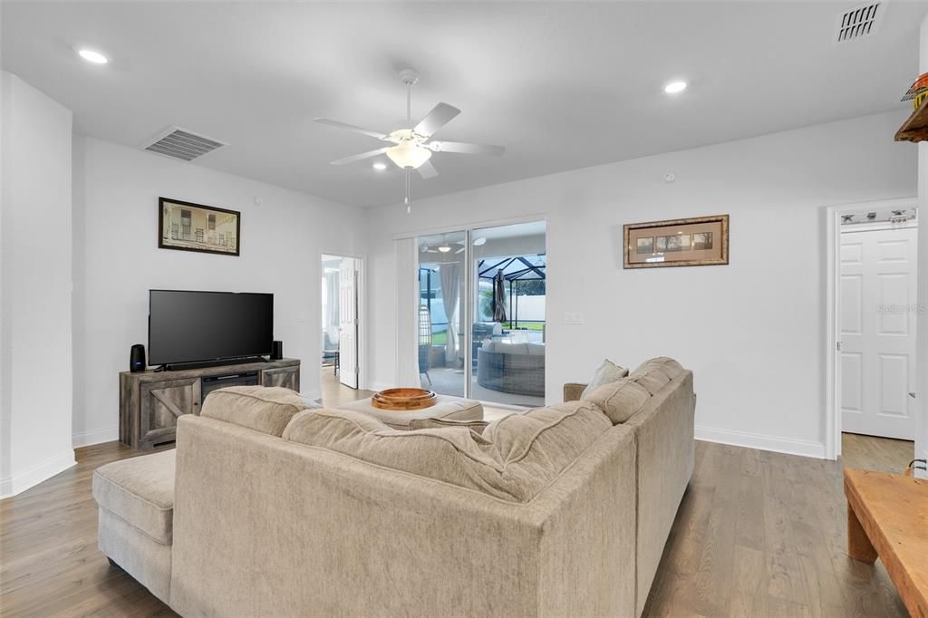 For Sale: $575,000 (4 beds, 3 baths, 2116 Square Feet)