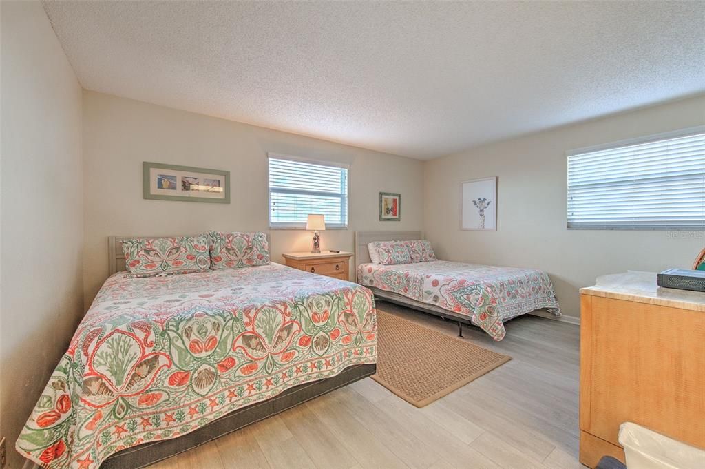 待售: $899,000 (2 贝兹, 2 浴室, 1205 平方英尺)