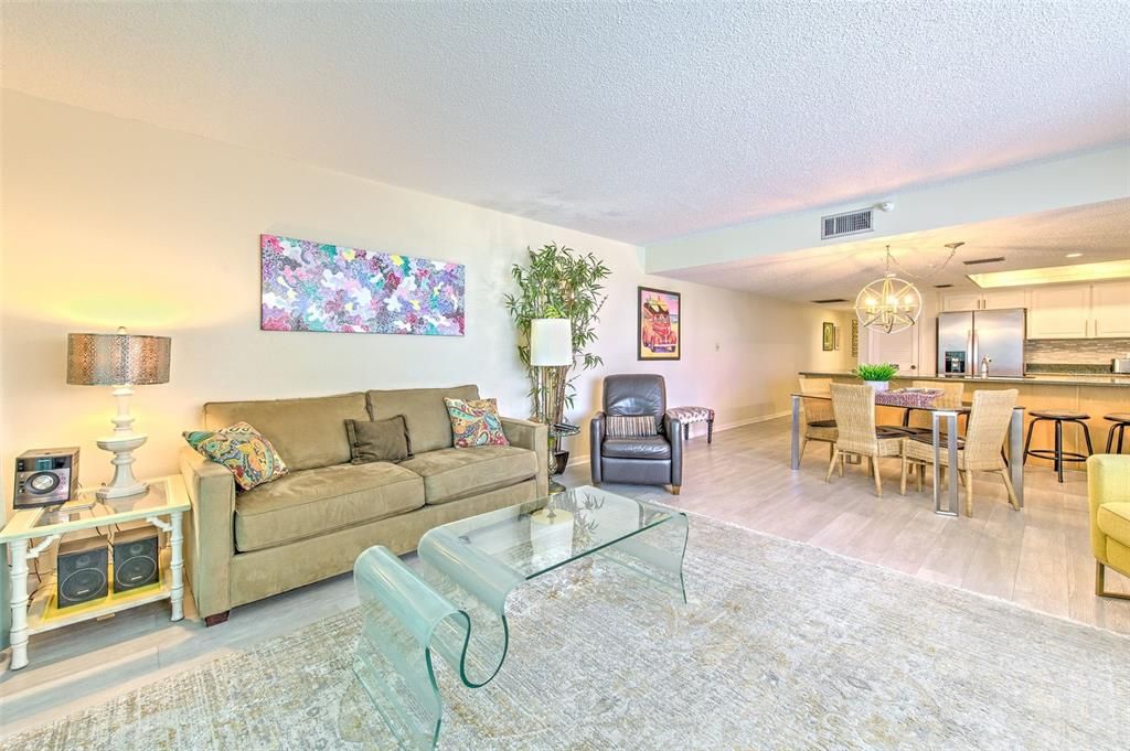 待售: $899,000 (2 贝兹, 2 浴室, 1205 平方英尺)