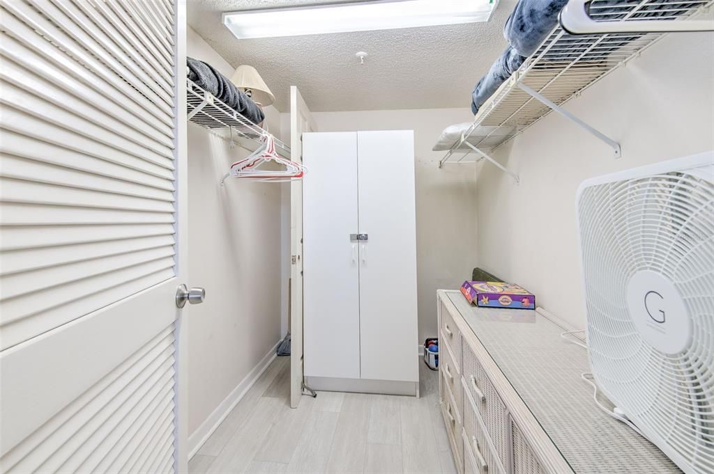 待售: $899,000 (2 贝兹, 2 浴室, 1205 平方英尺)