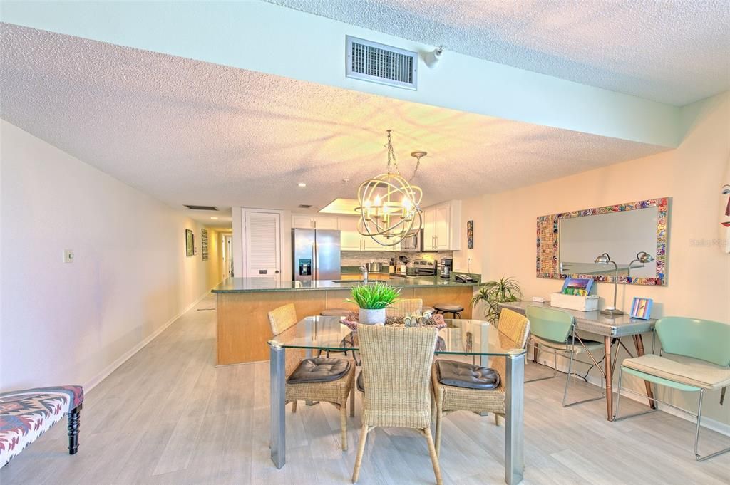 待售: $899,000 (2 贝兹, 2 浴室, 1205 平方英尺)