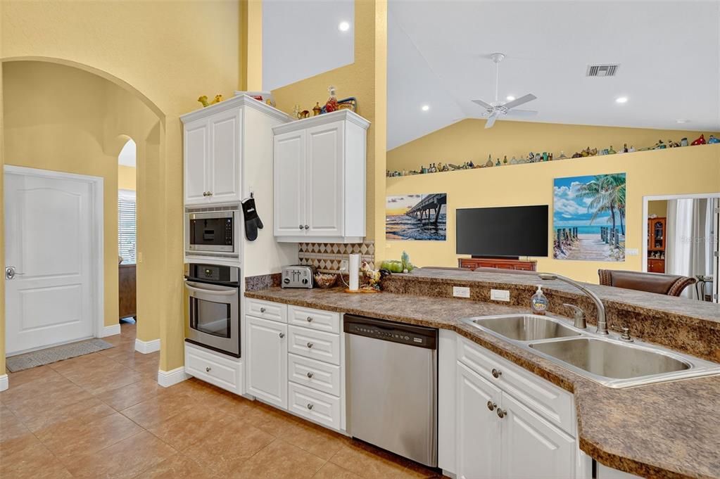 Active With Contract: $438,000 (3 beds, 2 baths, 2092 Square Feet)