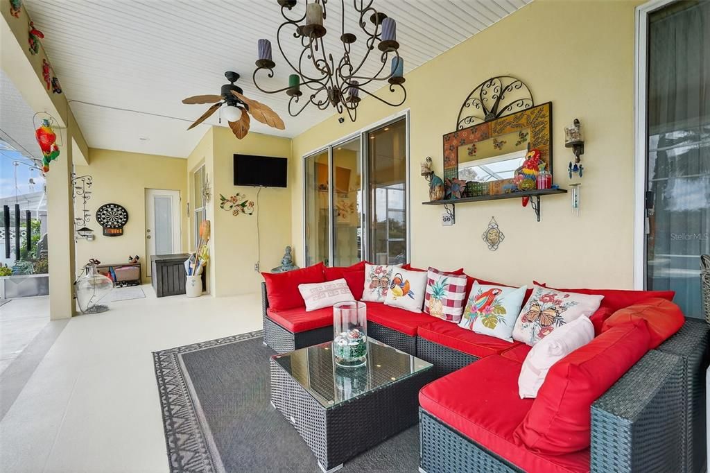 Active With Contract: $438,000 (3 beds, 2 baths, 2092 Square Feet)