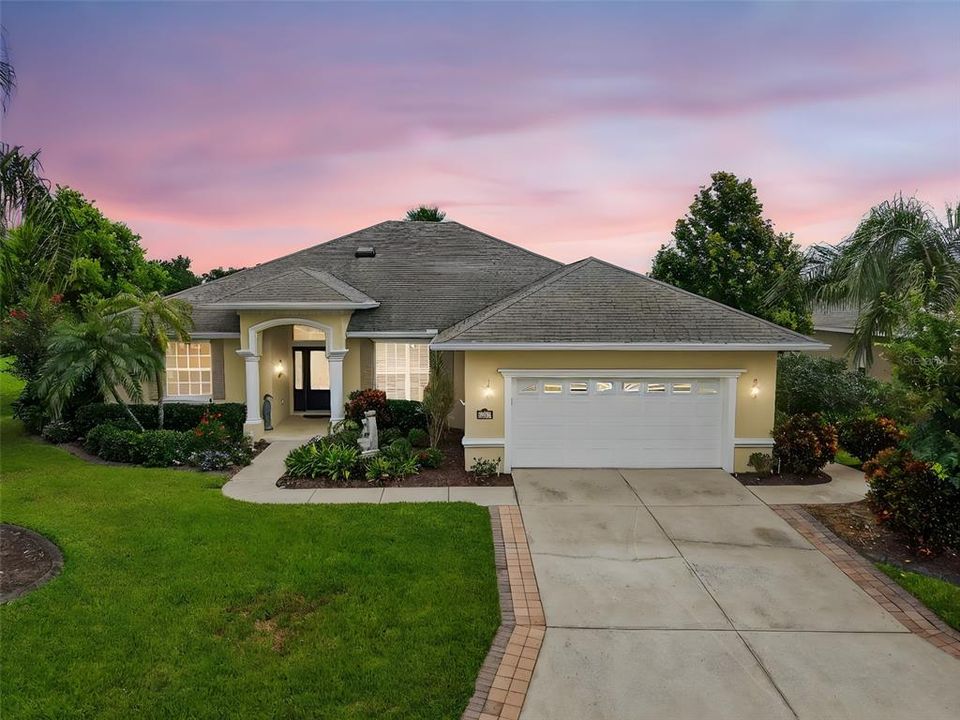 Active With Contract: $438,000 (3 beds, 2 baths, 2092 Square Feet)