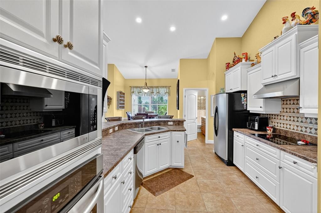 Active With Contract: $438,000 (3 beds, 2 baths, 2092 Square Feet)