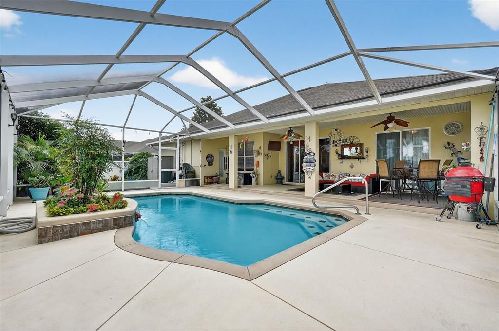 Active With Contract: $438,000 (3 beds, 2 baths, 2092 Square Feet)