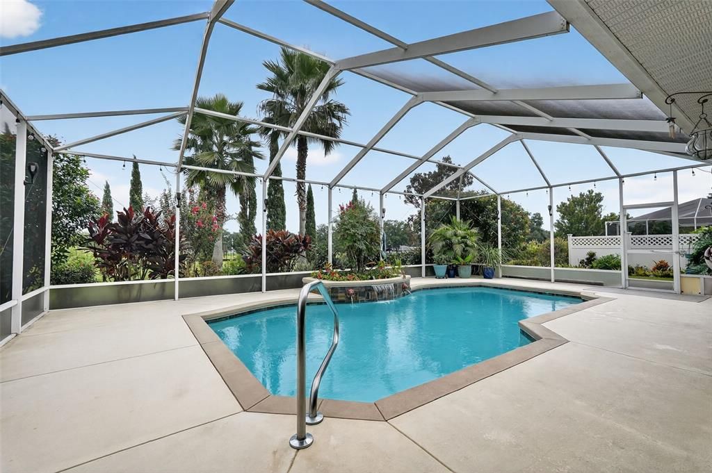 Active With Contract: $438,000 (3 beds, 2 baths, 2092 Square Feet)