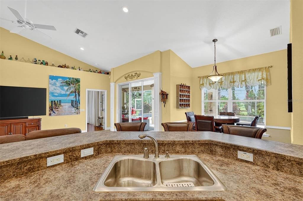 Active With Contract: $438,000 (3 beds, 2 baths, 2092 Square Feet)