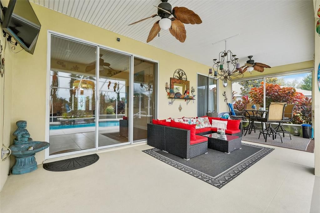 Active With Contract: $438,000 (3 beds, 2 baths, 2092 Square Feet)