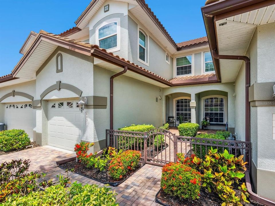 Active With Contract: $359,900 (2 beds, 2 baths, 1626 Square Feet)