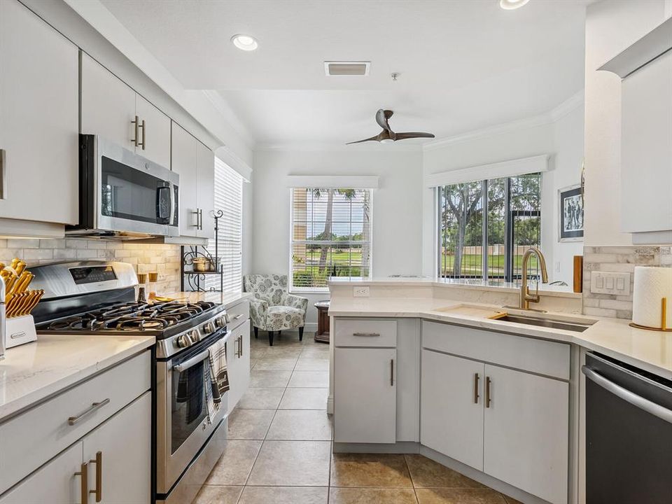 Active With Contract: $359,900 (2 beds, 2 baths, 1626 Square Feet)