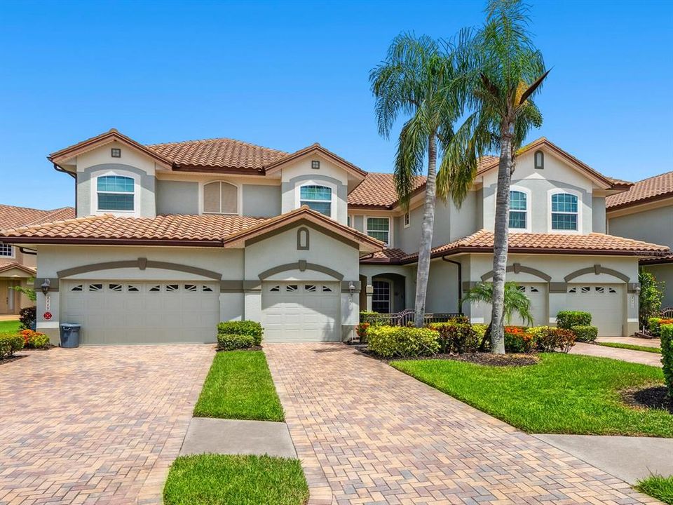 Active With Contract: $359,900 (2 beds, 2 baths, 1626 Square Feet)