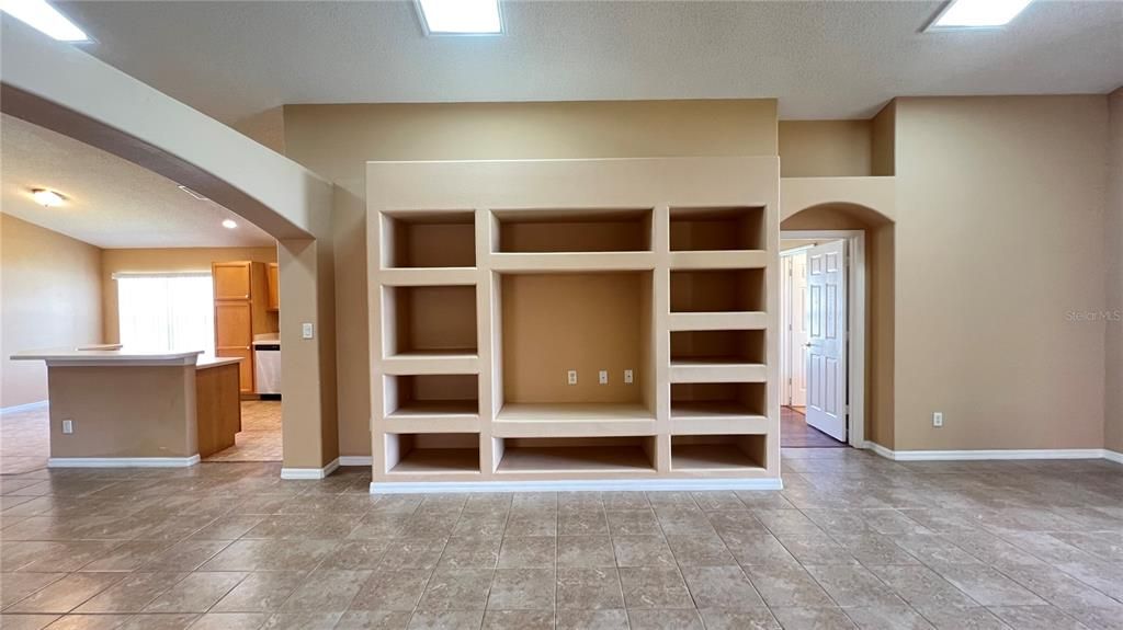 Active With Contract: $2,495 (5 beds, 4 baths, 2265 Square Feet)