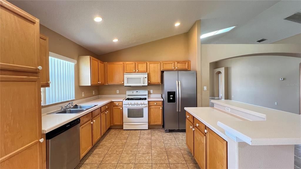 Active With Contract: $2,495 (5 beds, 4 baths, 2265 Square Feet)