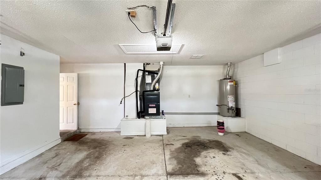 Active With Contract: $2,495 (5 beds, 4 baths, 2265 Square Feet)