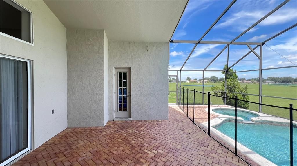 Active With Contract: $2,495 (5 beds, 4 baths, 2265 Square Feet)