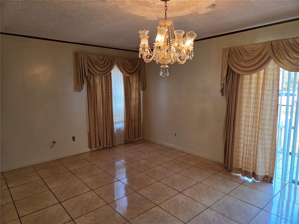 En Venta: $245,000 (3 camas, 2 baños, 2008 Pies cuadrados)