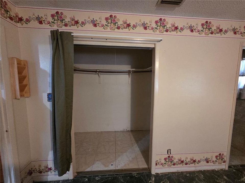 En Venta: $245,000 (3 camas, 2 baños, 2008 Pies cuadrados)