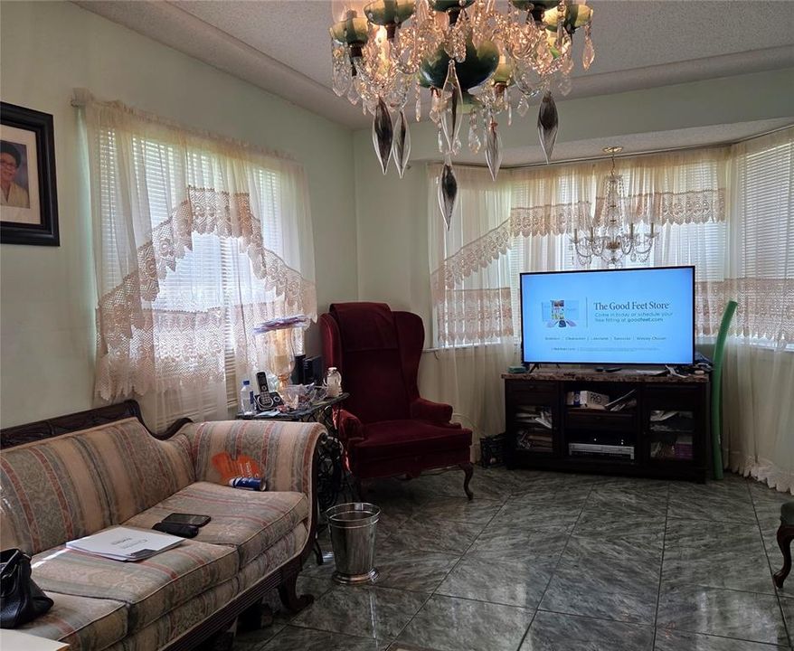 En Venta: $245,000 (3 camas, 2 baños, 2008 Pies cuadrados)