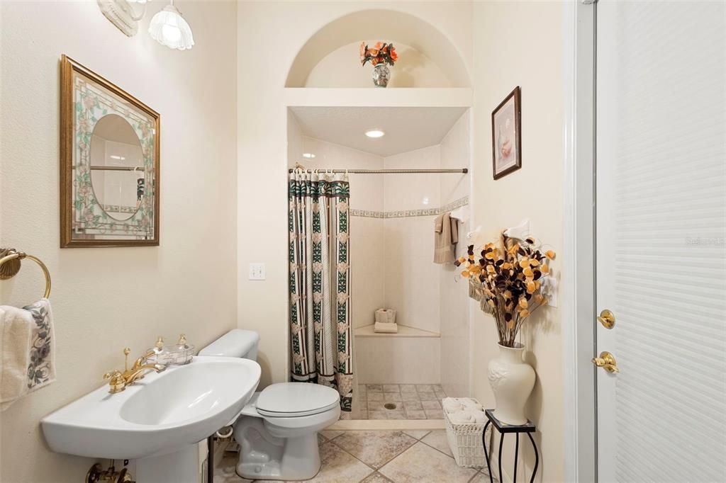 En Venta: $679,900 (4 camas, 3 baños, 2605 Pies cuadrados)