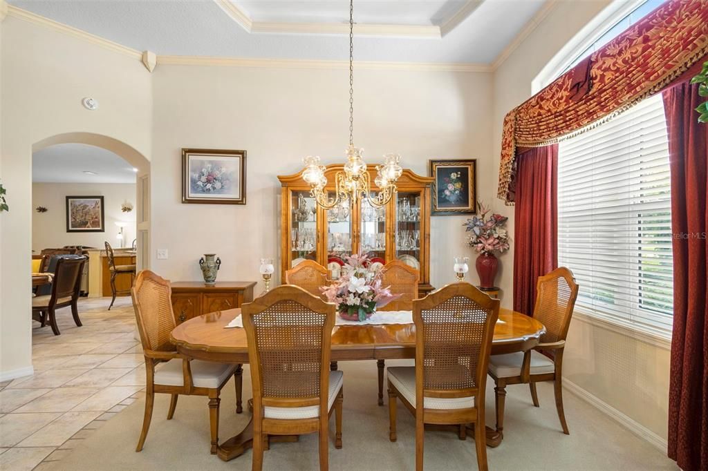 En Venta: $679,900 (4 camas, 3 baños, 2605 Pies cuadrados)