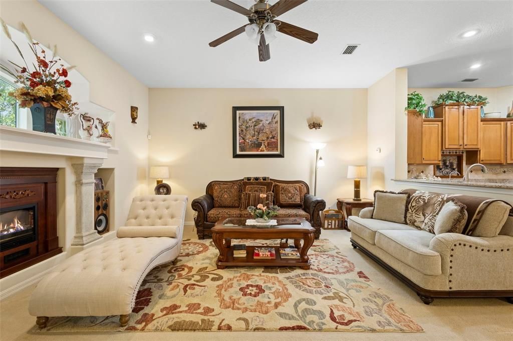 En Venta: $679,900 (4 camas, 3 baños, 2605 Pies cuadrados)