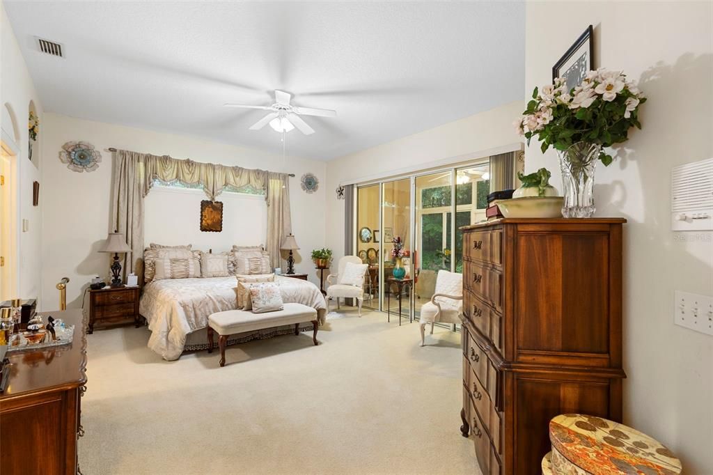 En Venta: $679,900 (4 camas, 3 baños, 2605 Pies cuadrados)