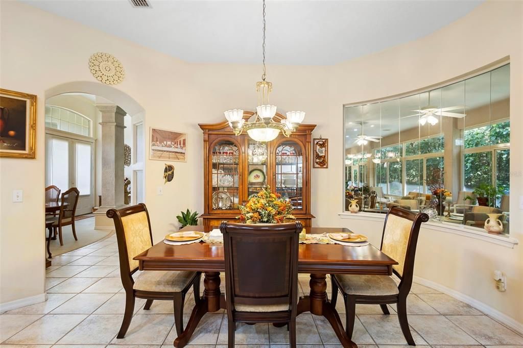 En Venta: $679,900 (4 camas, 3 baños, 2605 Pies cuadrados)