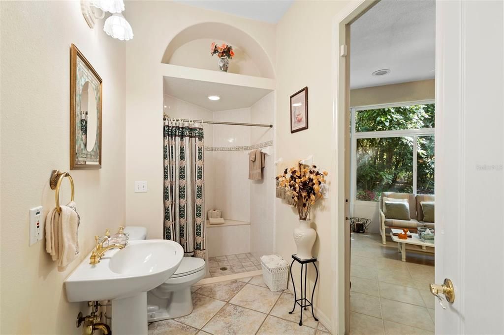 En Venta: $679,900 (4 camas, 3 baños, 2605 Pies cuadrados)