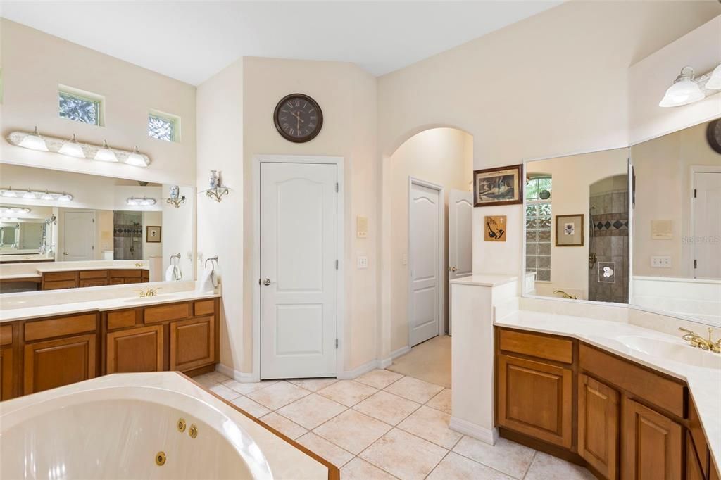 En Venta: $679,900 (4 camas, 3 baños, 2605 Pies cuadrados)