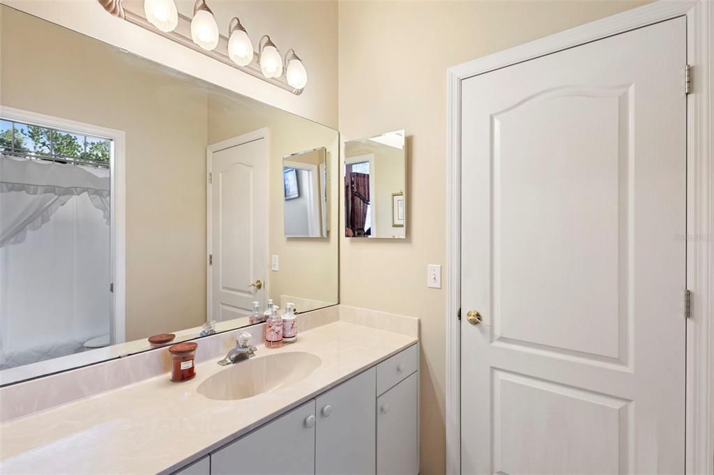 En Venta: $679,900 (4 camas, 3 baños, 2605 Pies cuadrados)