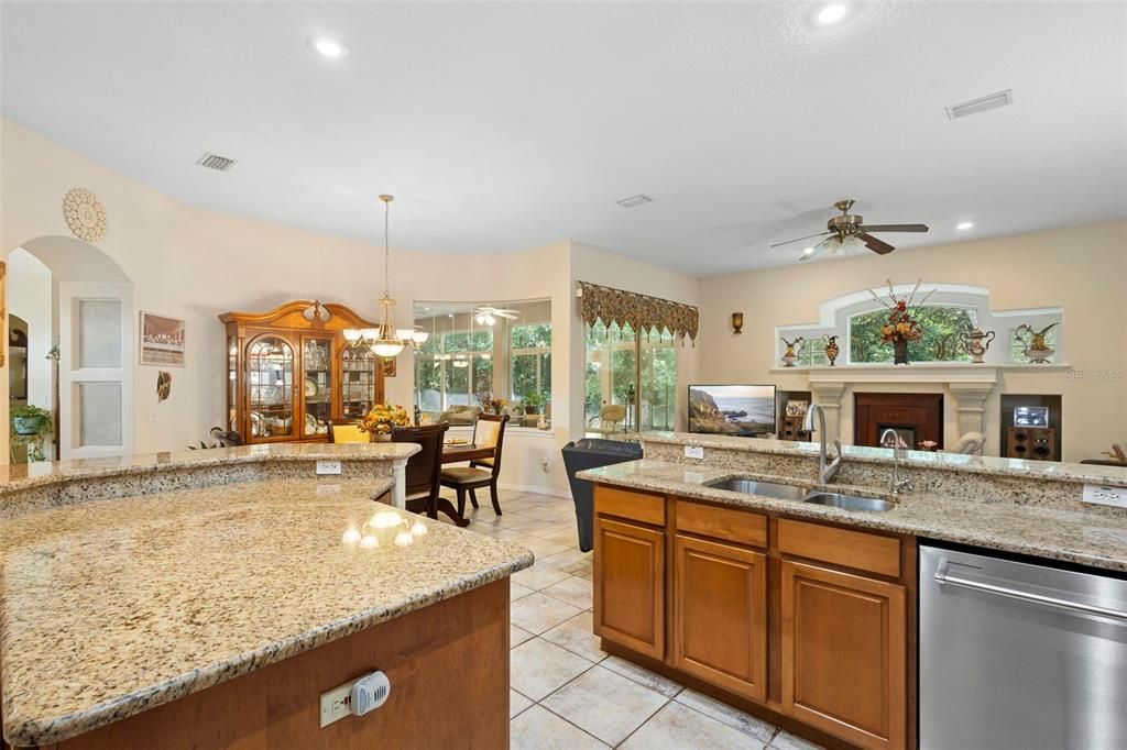 En Venta: $679,900 (4 camas, 3 baños, 2605 Pies cuadrados)