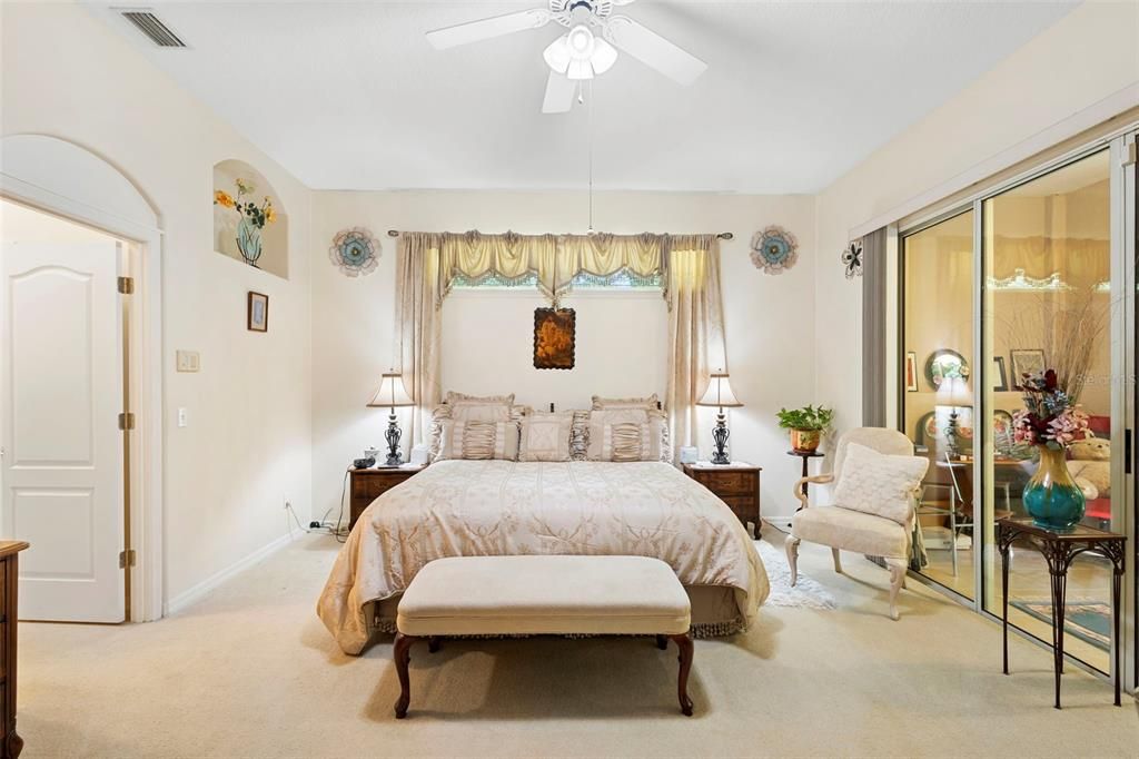 En Venta: $679,900 (4 camas, 3 baños, 2605 Pies cuadrados)