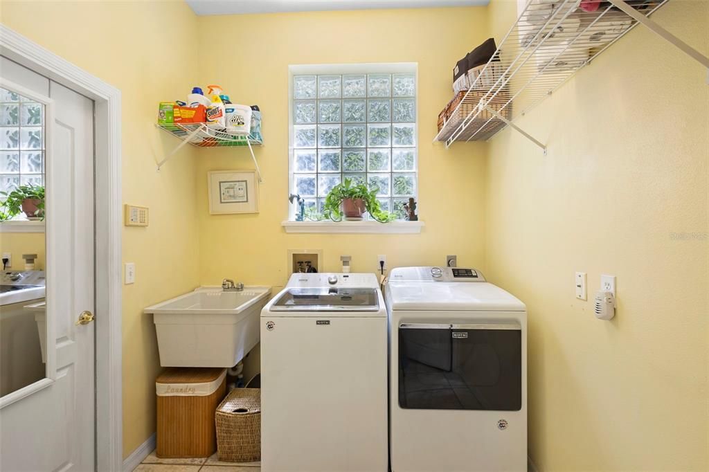 En Venta: $679,900 (4 camas, 3 baños, 2605 Pies cuadrados)