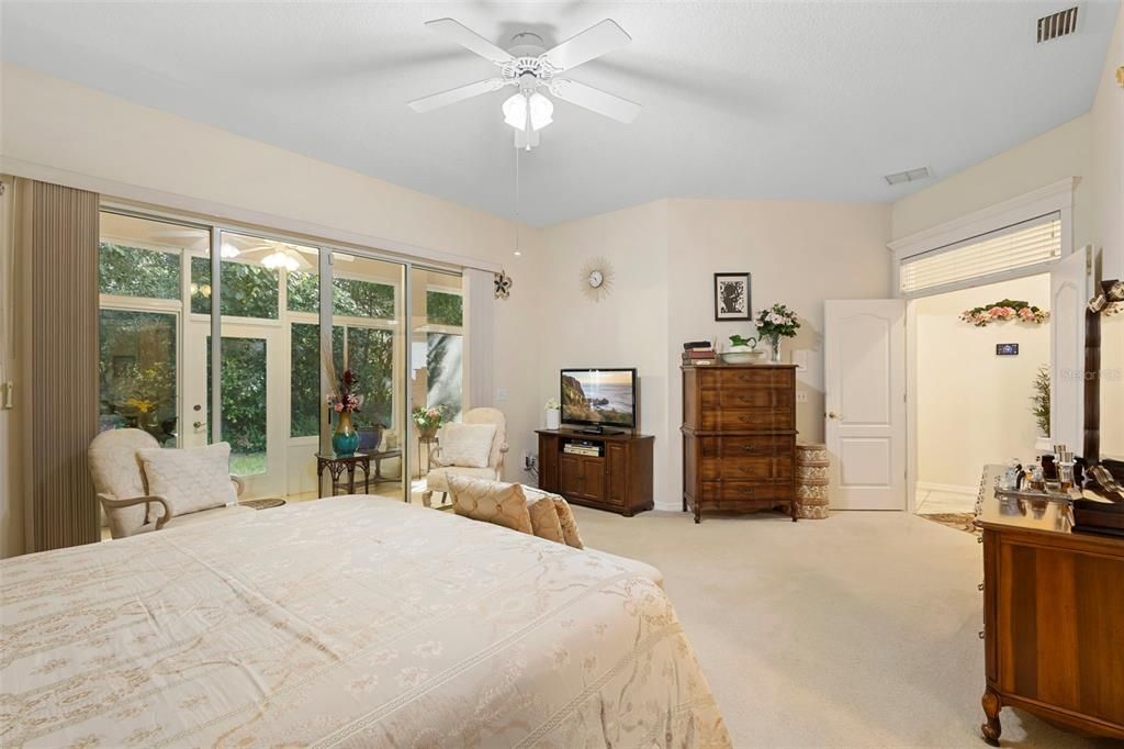 En Venta: $679,900 (4 camas, 3 baños, 2605 Pies cuadrados)