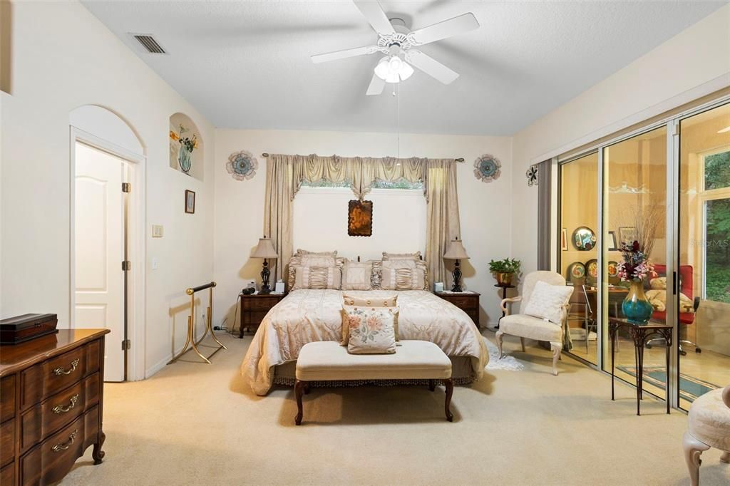 En Venta: $679,900 (4 camas, 3 baños, 2605 Pies cuadrados)